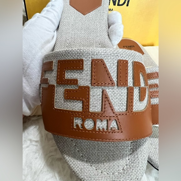 Fendi Logo Slides - Picture 7 of 7